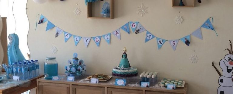 Ballon Reine des Neiges 4 ans, Deco Anniversaire Reine des Neiges 4 ans,  Frozen Décorations Anniversaire, Decoration Reine des Elsa 4 Ans :  : Cuisine et Maison