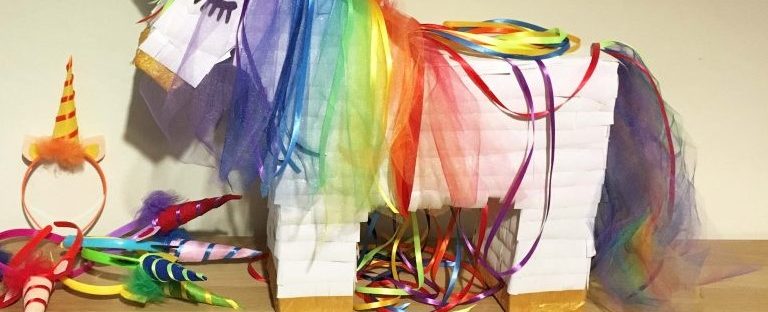 Un anniversaire licorne arc-en-ciel : bricolages et DIY! - La pâte