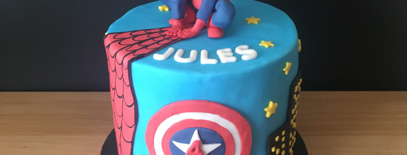 Gâteau thème Avengers, gâteau thème Marvel en pâte à sucre - Super Gâteaux